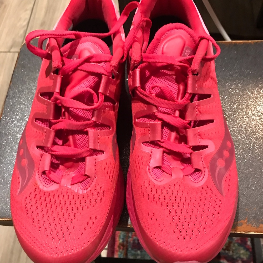 Saucony running shoes hot pink size 8.5
